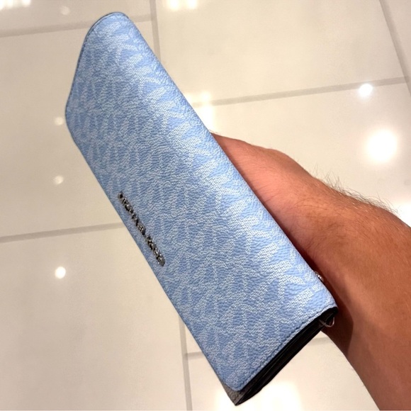 Michael Kors Large Jet Set Travel Trifold Wallet Light Sky Blue - Picture 4 of 6
